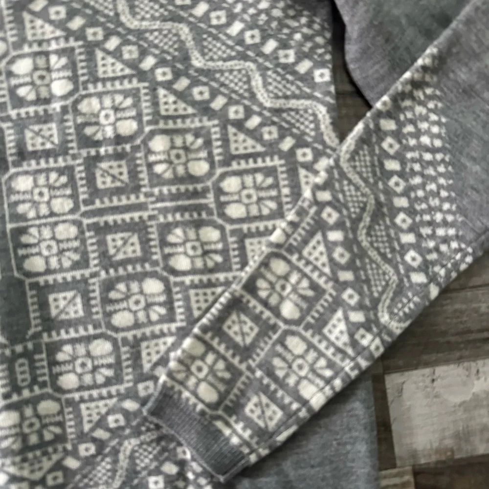 J. Crew Grey And White Patterned 100% Merino Wool Small Crewneck Sweater - Picture 3 of 7